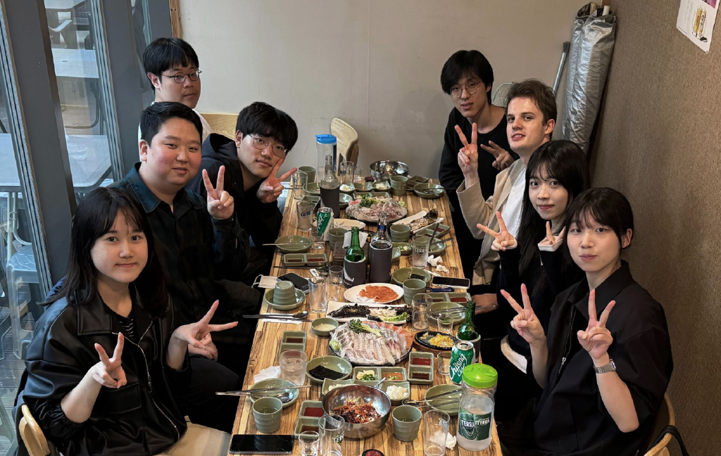 /images/posts/8/연구실회이식.png